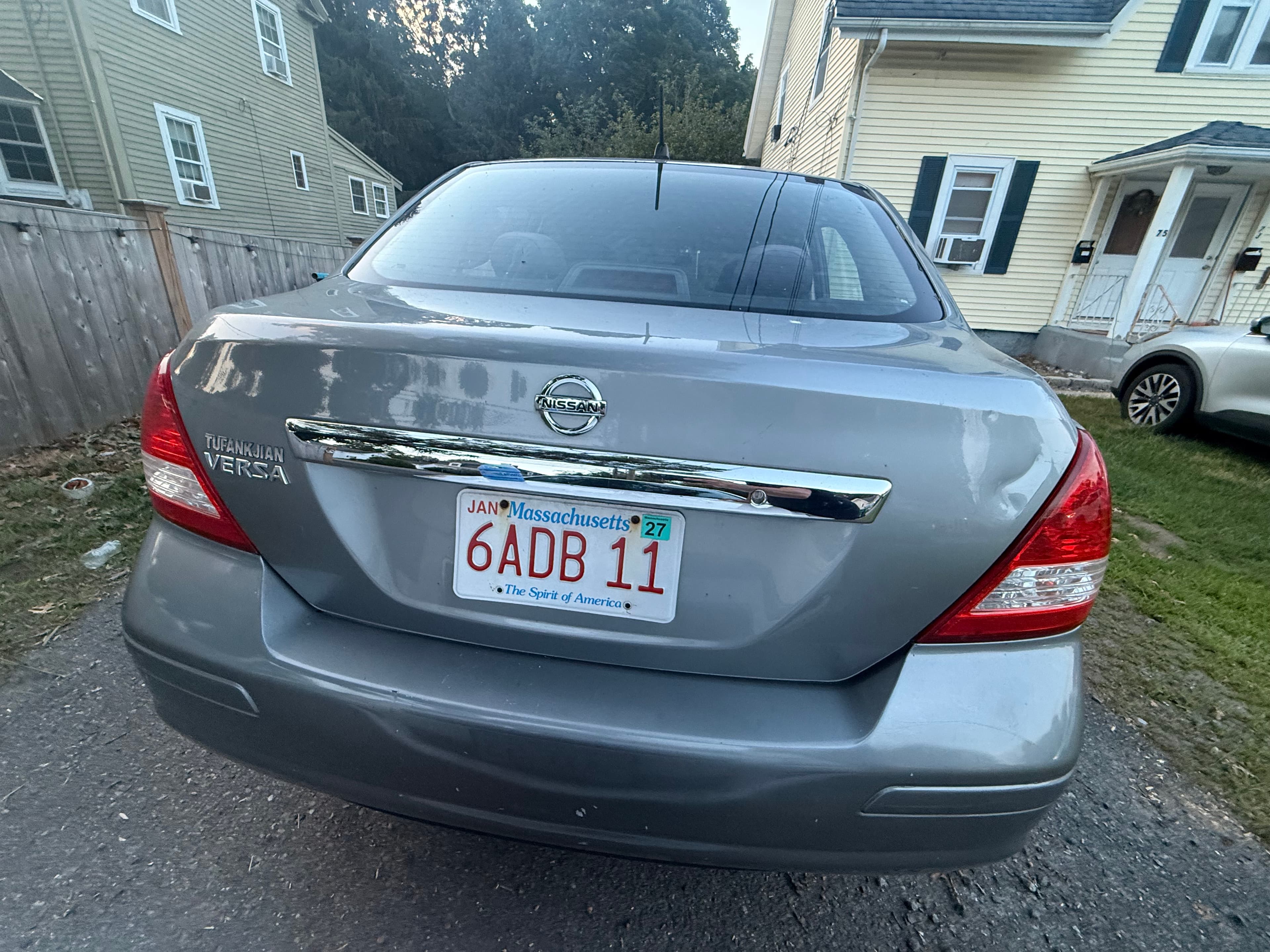 2008 NISSAN Versa — photo 2
